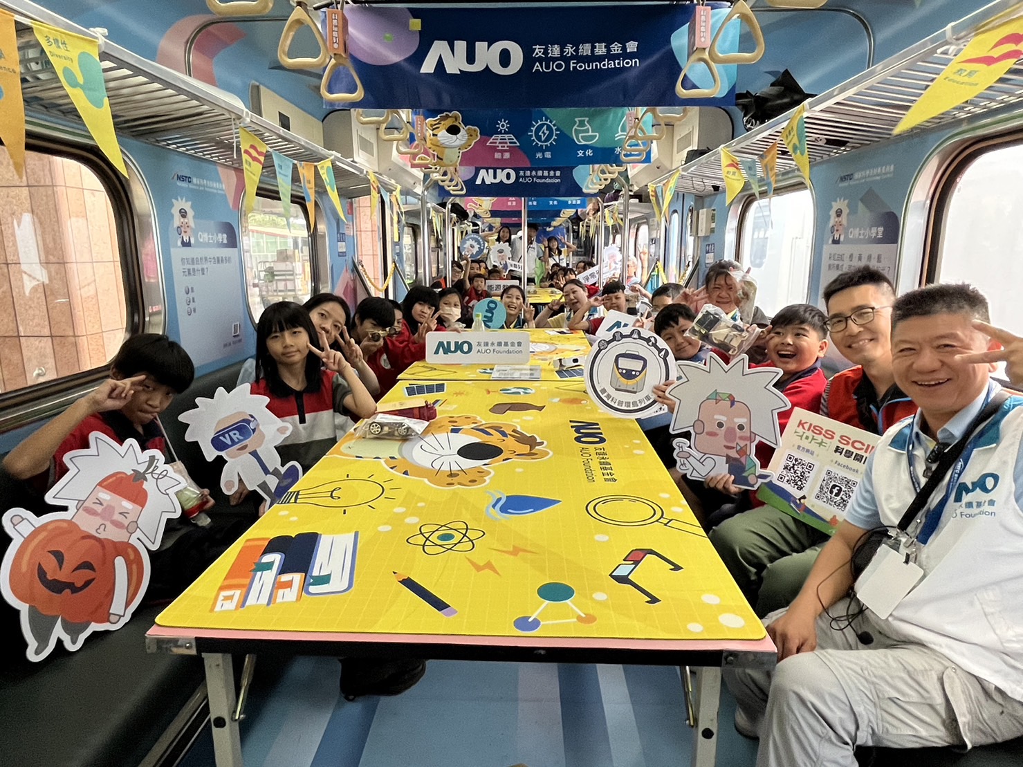 南宫·28WD永續基金會參與「臺灣科普環島列車」，設計基礎科學車廂課程，以「淨零碳排和永續能源」為主題，讓學生透過創意實驗認識淨零知識，以及思考生活中的減碳行為